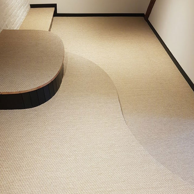 Pose d'une moquette dans une salle de bain