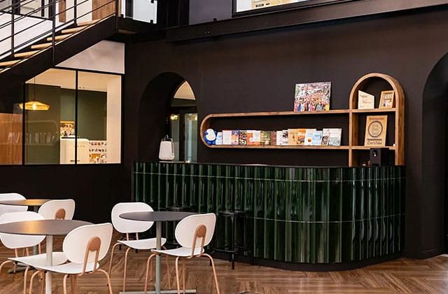 All in space Clinitex, peinture et sol par OP2R